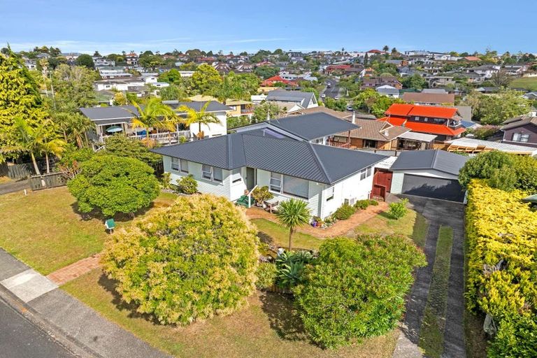 Photo of property in 32 Kirby Street, Glendene, Auckland, 0602