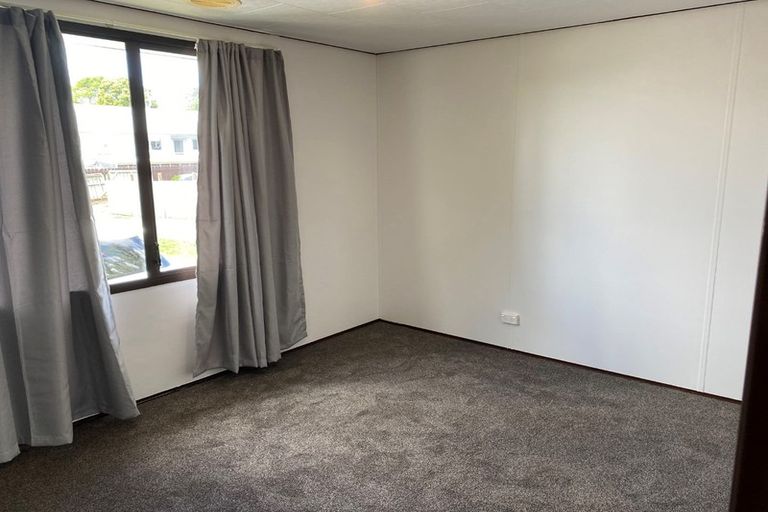 Photo of property in 2/28 Posa Avenue, Henderson, Auckland, 0612
