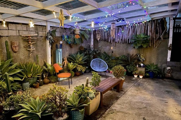 Photo of property in 7 Innes Way, Newlands, Wellington, 6037