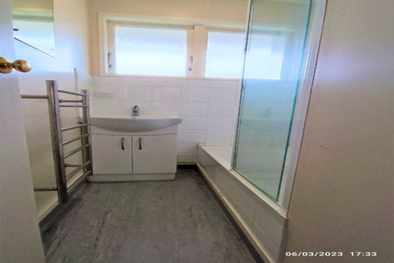 Photo of property in 34 Reeves Road, Pakuranga, Auckland, 2010