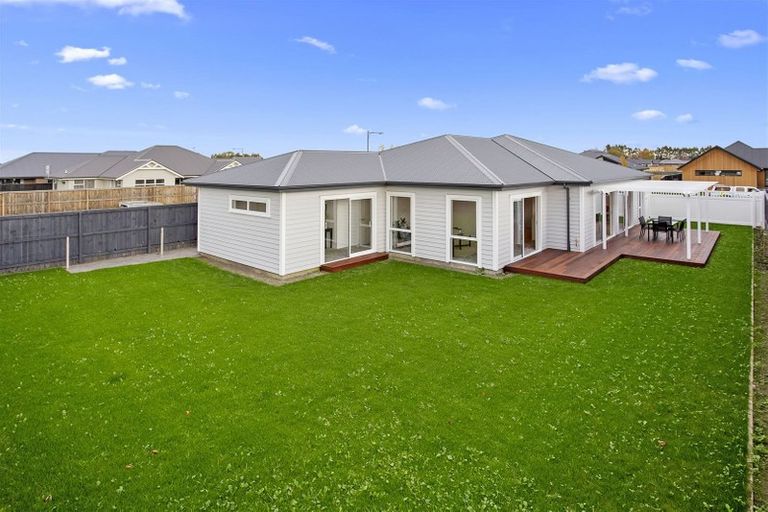 Photo of property in 29 Valour Drive, Rangiora, 7400