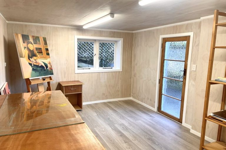 Photo of property in 28 Roland Hill, Glen Eden, Auckland, 0602