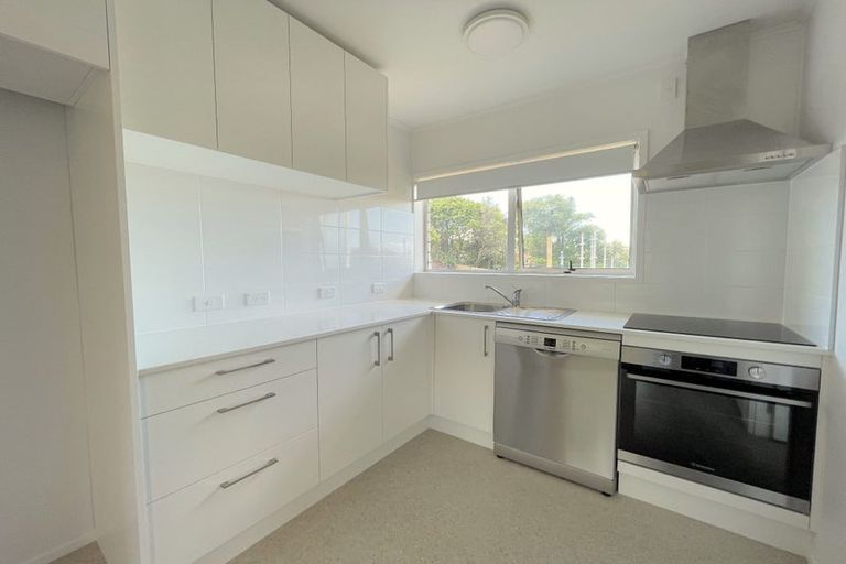Photo of property in 2/31 Salamanca Road, Sunnynook, Auckland, 0620