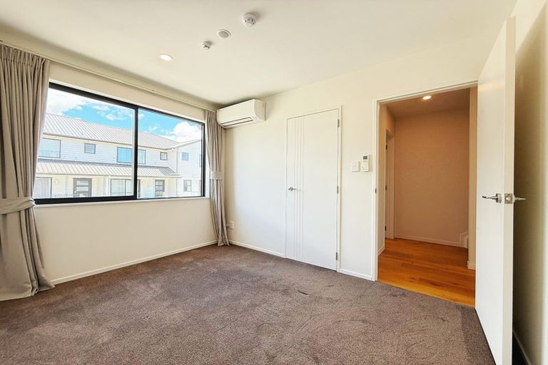 Photo of property in 10 Peony Mews, Oteha, Auckland, 0632
