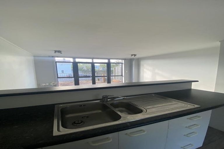 Photo of property in 2/3 John Jennings Drive, Oteha, Auckland, 0632