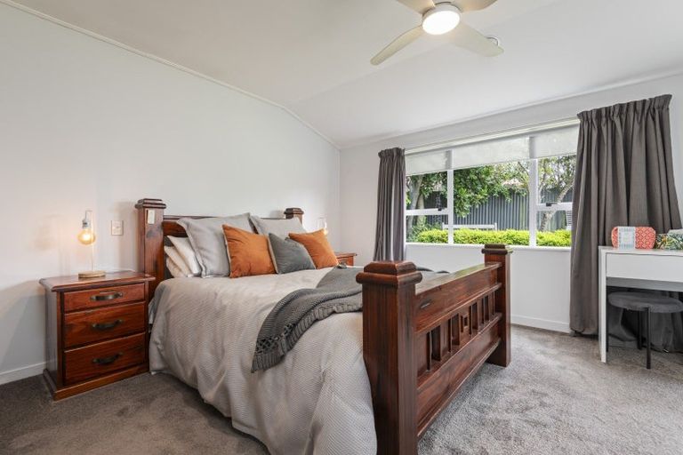 Photo of property in 52 Wikiriwhi Crescent, Awapuni, Palmerston North, 4412