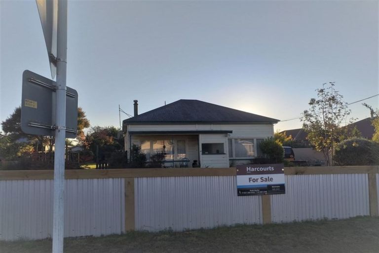 Photo of property in 10 Coronation Street, Waimate, 7924