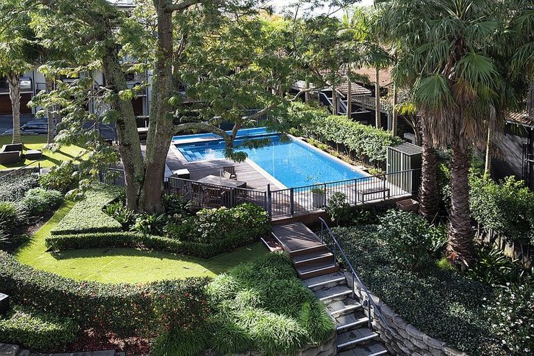 Photo of property in 4/177 Hurstmere Road, Takapuna, Auckland, 0622