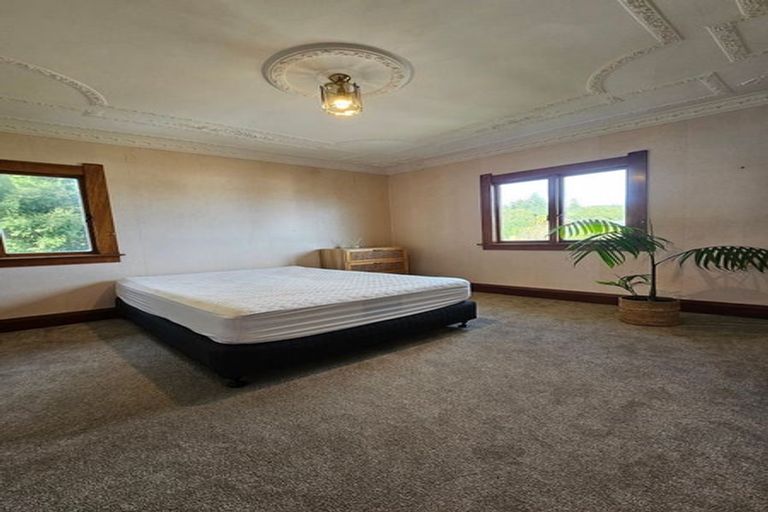 Photo of property in 6 Ridge Lane, New Plymouth, 4310