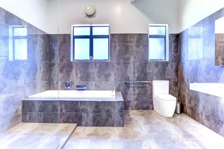 Photo of property in 31 Longbeach Drive, Castlecliff, Whanganui, 4501