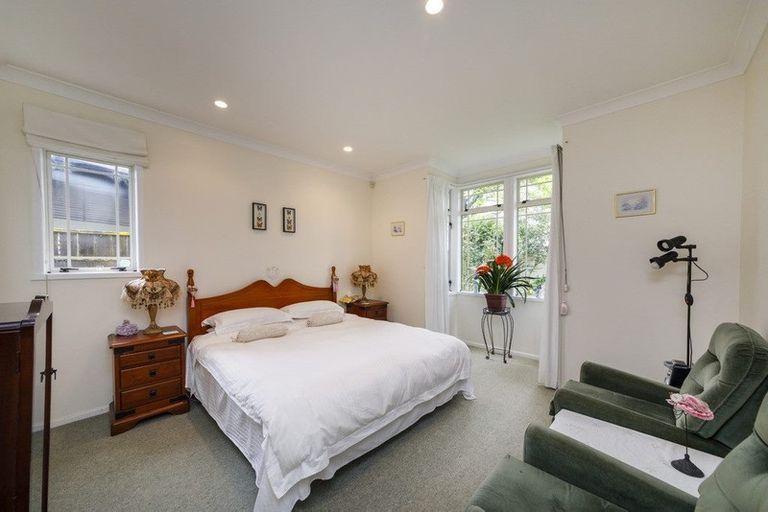 Photo of property in 4 The Oaks, Awapuni, Palmerston North, 4412