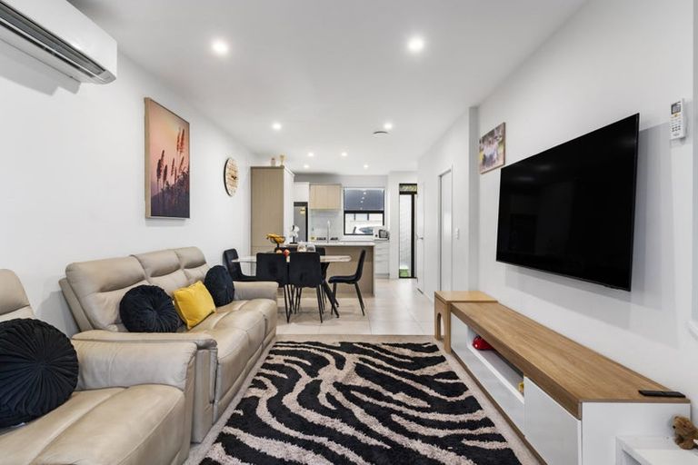 Photo of property in 16 Rorida Lane, Flat Bush, Auckland, 2019