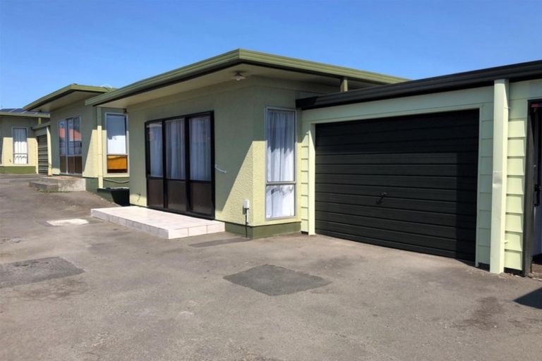 Photo of property in 2/32 Napier Road, Havelock North, 4130