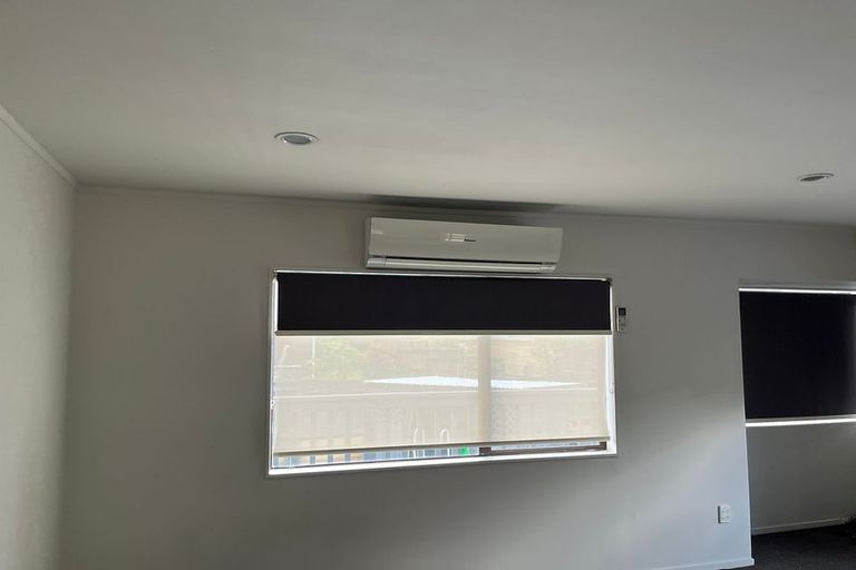 Photo of property in 1/179 Wiseley Road, West Harbour, Auckland, 0618