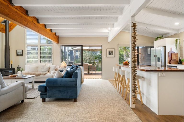 Photo of property in 202 Beverley Terrace, Whangamata, 3620