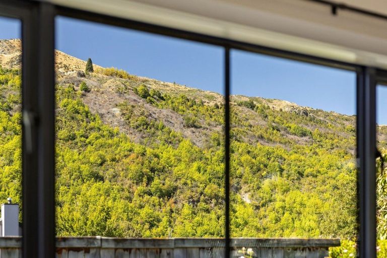 Photo of property in 4 Innes Place, Arrowtown, 9302