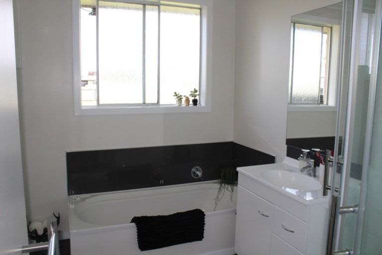 Photo of property in 9 Anne Street, Winton, 9720