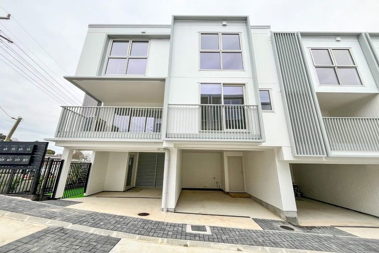 Photo of property in 17/9 Aeroview Drive, Beach Haven, Auckland, 0626