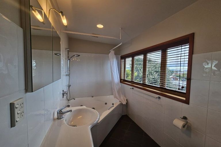 Photo of property in 44 Oceanview Road, Mount Maunganui, 3116