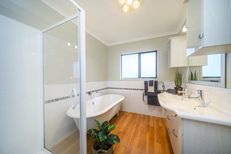 Photo of property in 88 Tokomaru Road East, Tokomaru, Palmerston North, 4474