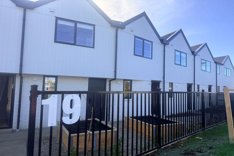Photo of property in 4/19 Knights Road, Rothesay Bay, Auckland, 0630