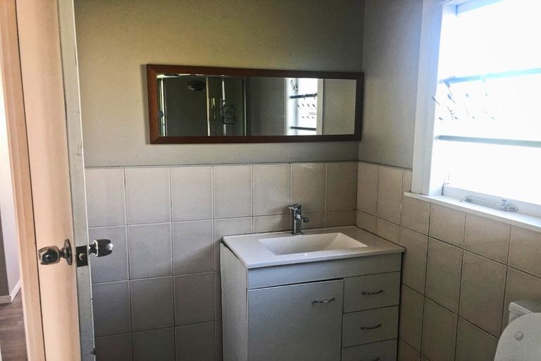 Photo of property in 17 Tomo Street, New Lynn, Auckland, 0600