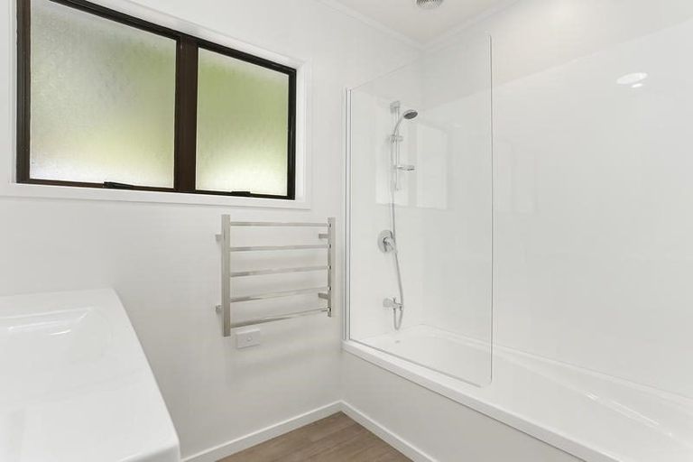 Photo of property in 406 Scenic Drive, Waiatarua, Auckland, 0612