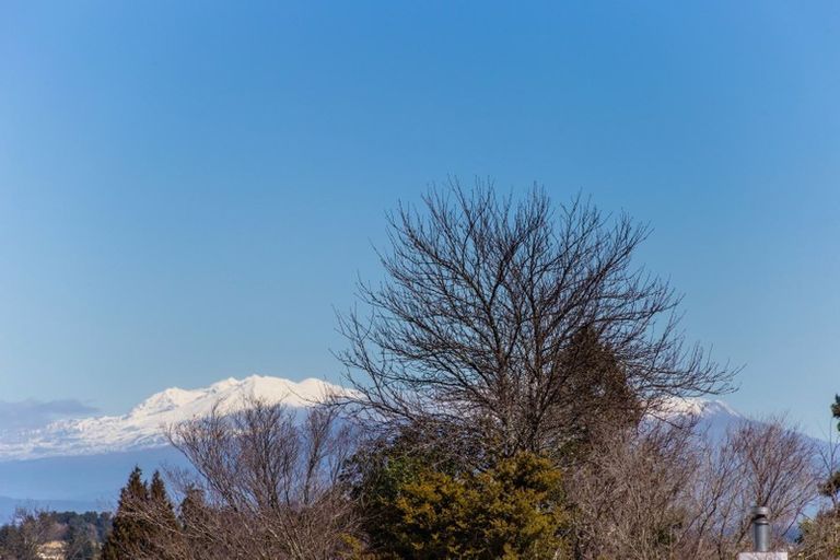 Photo of property in 7 Fairview Terrace, Waipahihi, Taupo, 3330