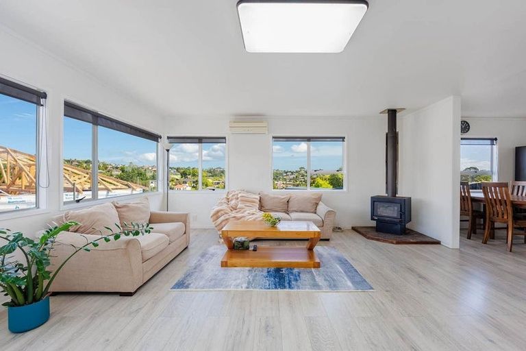 Photo of property in 24 Squirrel Lane, Browns Bay, Auckland, 0630