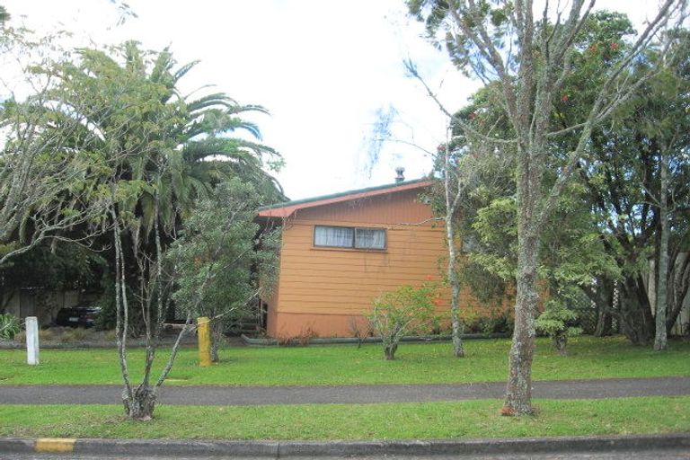 Photo of property in 9 Kingussie Place, Highland Park, Auckland, 2010