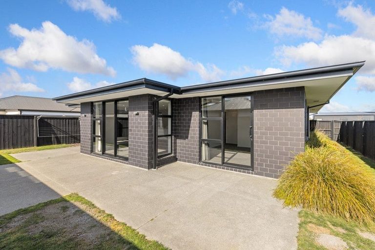 Photo of property in 28 Chatsworth Avenue, Rangiora, 7400