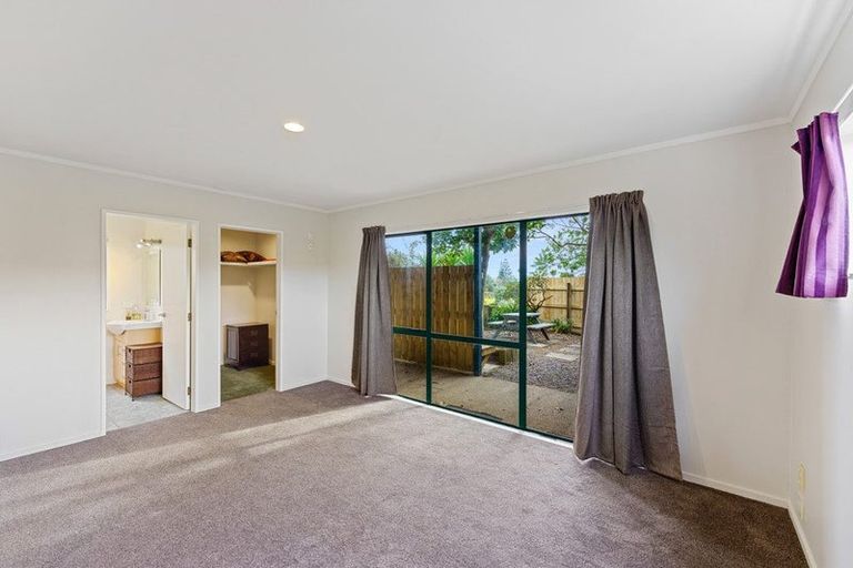 Photo of property in 8 Trig Hill Terrace, Waikanae Beach, Waikanae, 5036