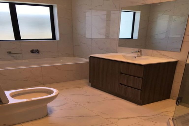 Photo of property in 6 Twin Parks Rise, Papakura, 2110