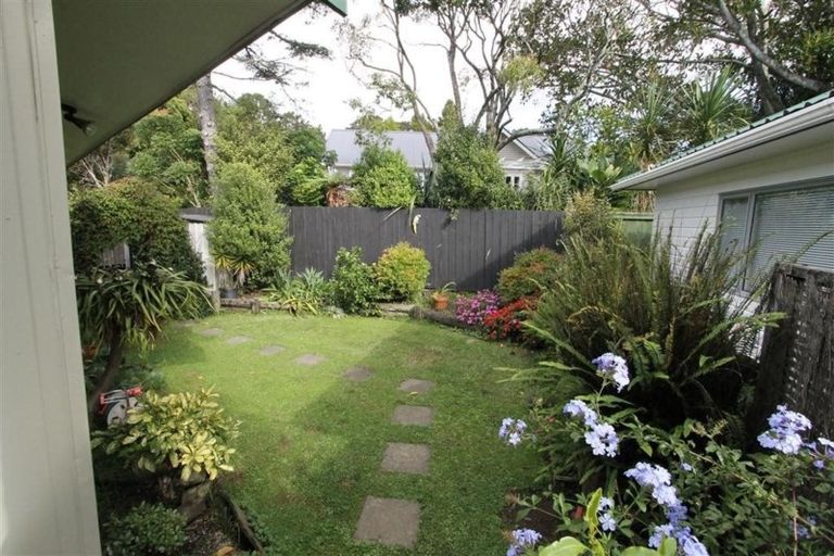 Photo of property in 1/107 Konini Road, Titirangi, Auckland, 0604