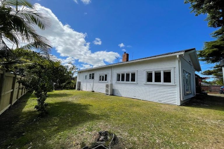 Photo of property in 504 East Coast Road, Windsor Park, Auckland, 0630