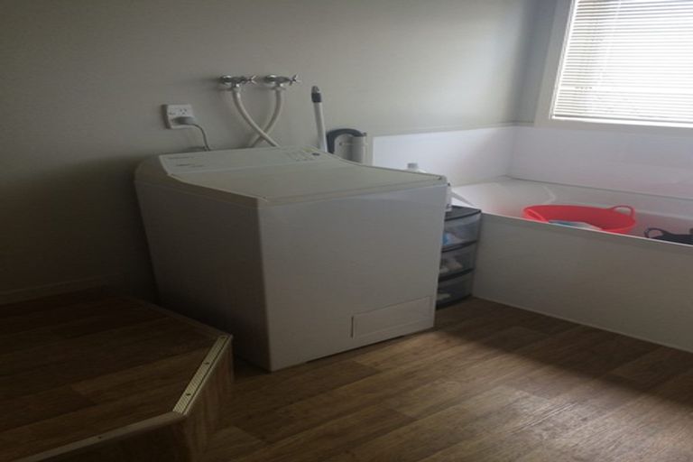 Photo of property in 72 Ridge Road, Howick, Auckland, 2014