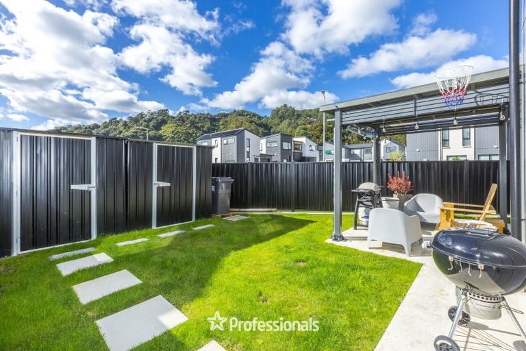 Photo of property in 76 Mawai Hakona Drive, Wallaceville, Upper Hutt, 5018