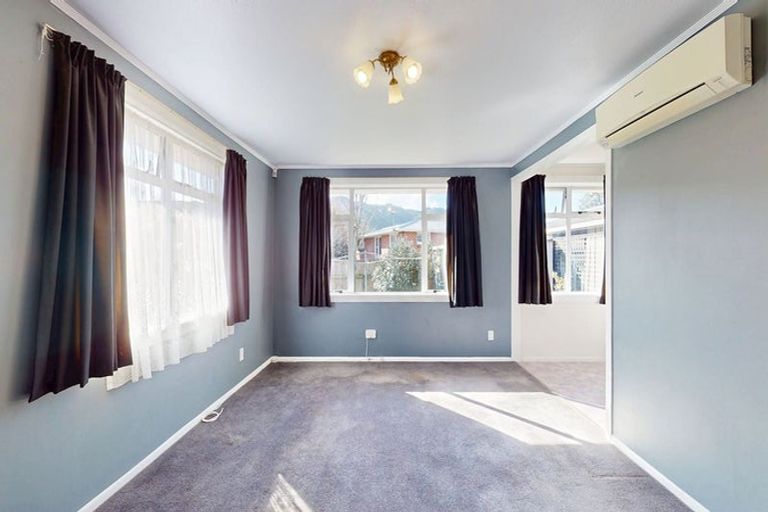 Photo of property in 2/15 Clouston Park Road, Ebdentown, Upper Hutt, 5018