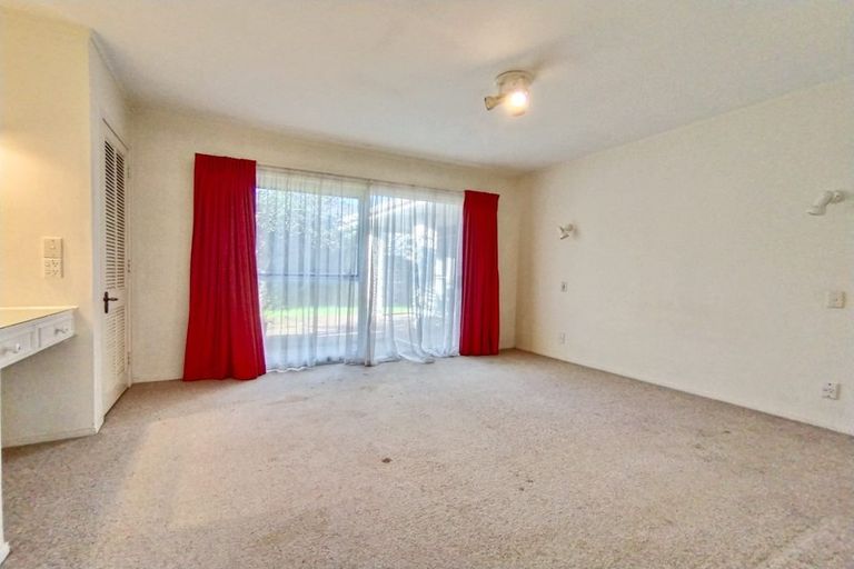 Photo of property in 2/36 Pupuke Road, Takapuna, Auckland, 0622