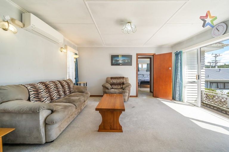 Photo of property in 72 Glen Road, Stokes Valley, Lower Hutt, 5019