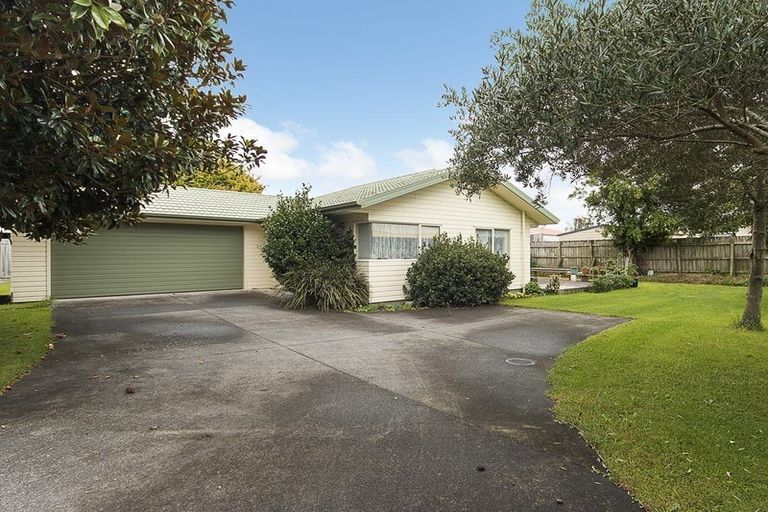 Photo of property in 8a Sandspit Road, Waiuku, 2123