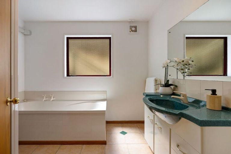 Photo of property in 22b Evergreen Place, Sunshine Bay, Queenstown, 9300