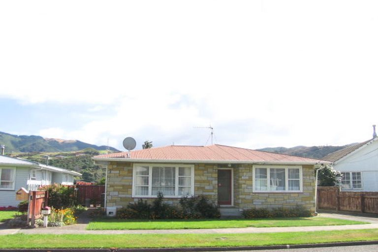 Photo of property in 24 Mary Crescent, Elderslea, Upper Hutt, 5018