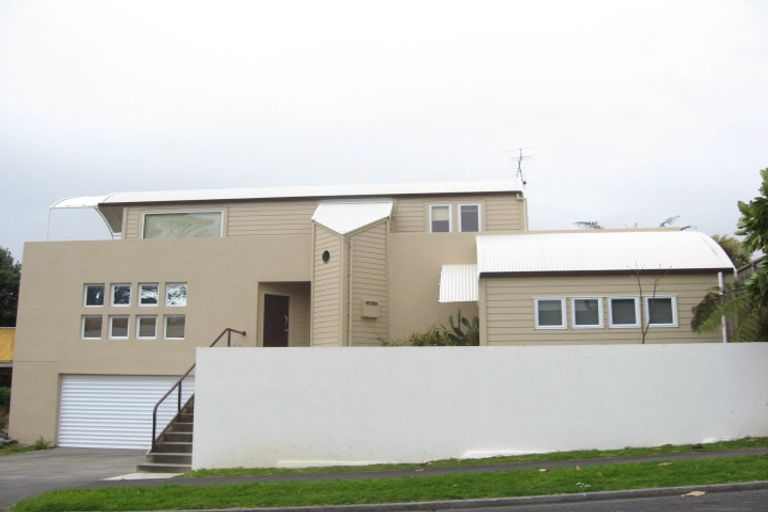Photo of property in 19 Arden Place, Oakura, 4314