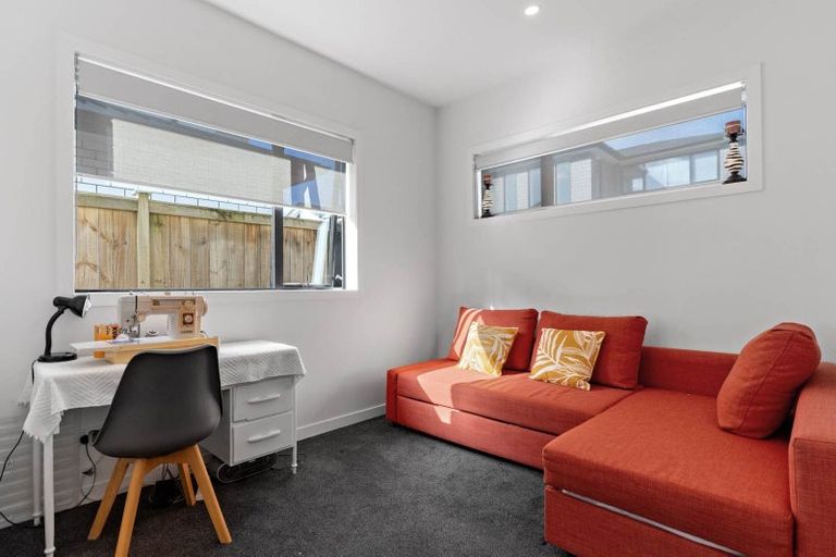 Photo of property in 12 Hava Place, Green Bay, Auckland, 0604