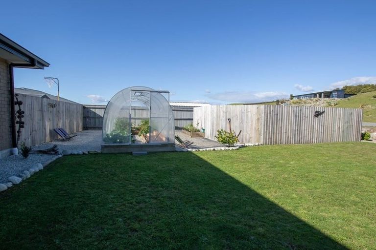 Photo of property in 10 Takutai Terrace, Ruatapu, 7883