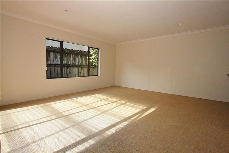 Photo of property in 28 Sheddings Lane, East Tamaki, Auckland, 2016