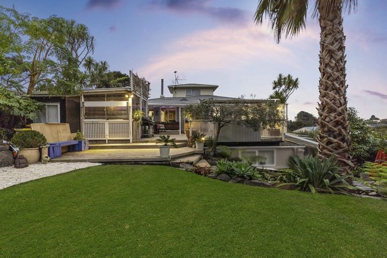 Photo of property in 1/27 Tui Glen Road, Birkenhead, Auckland, 0626