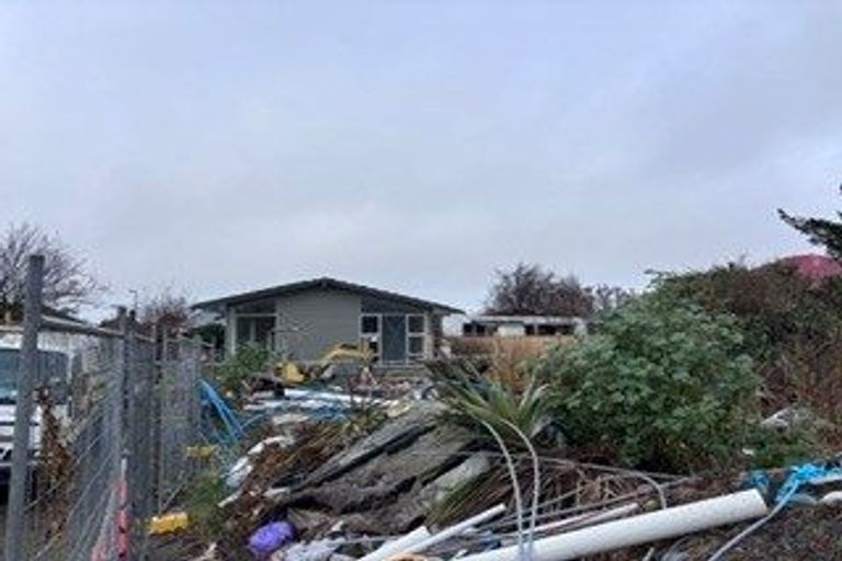 Photo of property in 212 Wainoni Road, Avondale, Christchurch, 8061