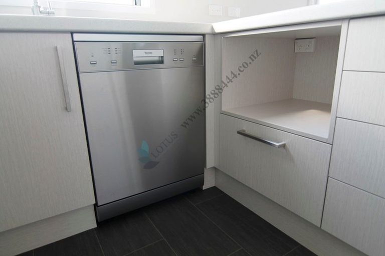 Photo of property in 104 Bowhill Road, New Brighton, Christchurch, 8083